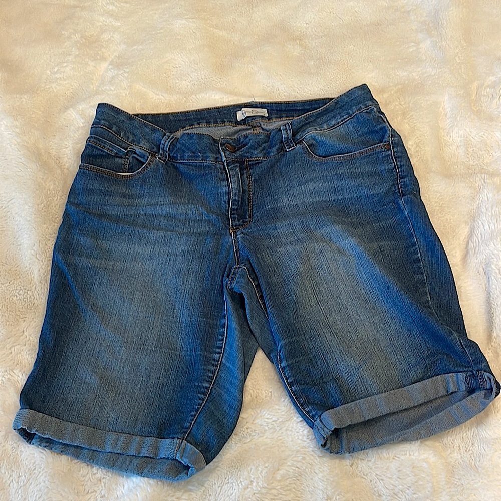 Women’s Jessica Simpson Medium Wash Jean Shorts size 14W